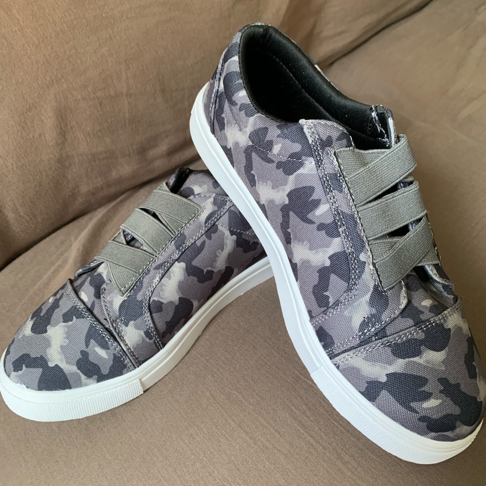 Camouflage sneakers size 7